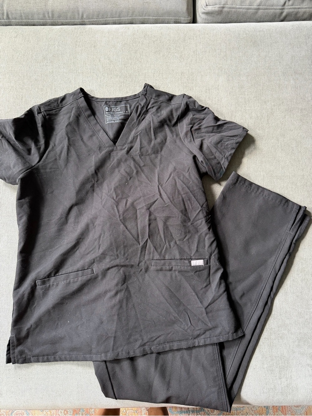 FIGS Scrub Set - Casma Top and Kade Pants Black Medium